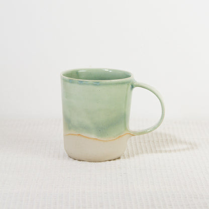 Grand mug couleur céladon avec large anse