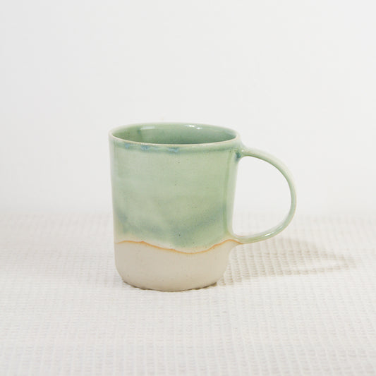 Grand mug couleur céladon avec large anse